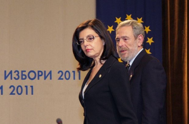 Меглена Кунева няма да прави партия засега