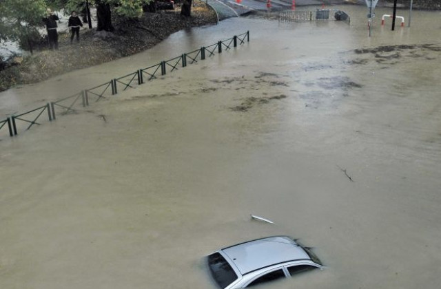 Дъждовете в Южна Франция отнеха живота на трима души