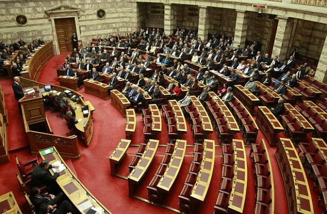Лукас Пападимос е фаворитът за нов премиер на Гърция