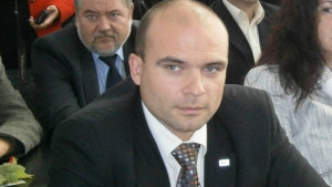 Климент Кунев остава замкмет