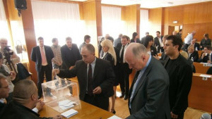 Нови кандидати за председател на ОбС съветниците гласуват тайно
