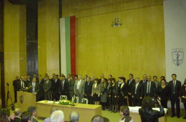 Новият общински съвет положи клетва в непълен състав