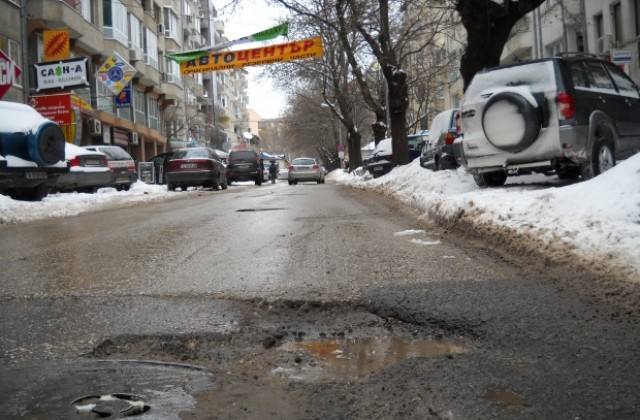 Въвежда се зимен режим за поддръжка на пътищата във Варненско