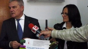 Румен Петков дари творби на Дончо Цончев на библиотеката в