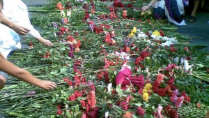 Майката на Валя Подобре бабуни по пътищата отколкото надгробни плочи