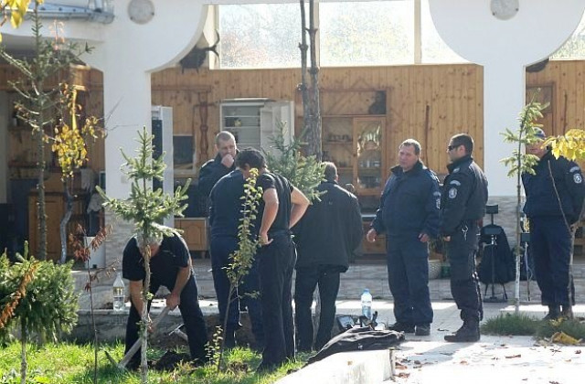 Не откриха злато и оръжие в къщите на Рашков, претърсванията продължават