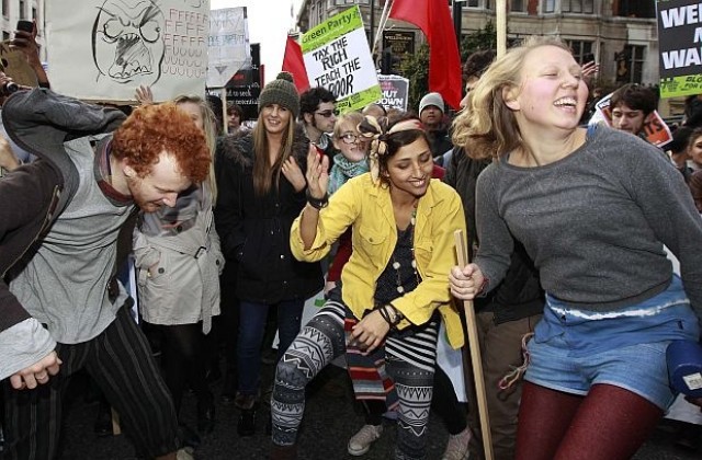 2000 студенти на протест в Лондон срещу увеличаването на студентските такси