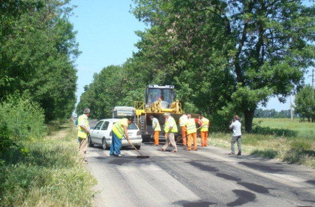 Рехабилитират 37 км пътища в Добричко през 2012 г.