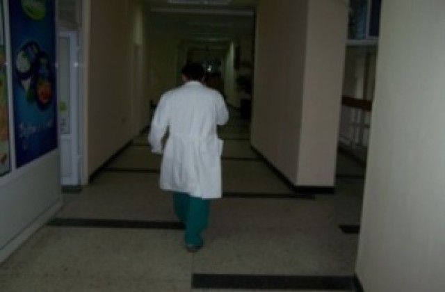 Осъден за блудство с пациентка санитар продължава да работи в здравното заведение