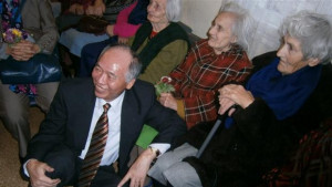 Виетнамският посланик с две дарения в шуменски домове