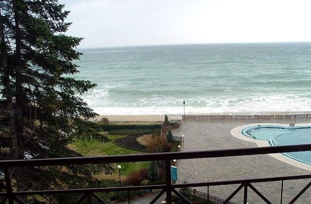 Хотел на Златните на търг заради дългове