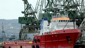 Български кораб ще чисти Черно море от нефтени разливи
