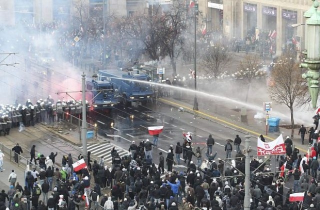 Битка между полиция и демонстранти в Деня на независимостта на Полша