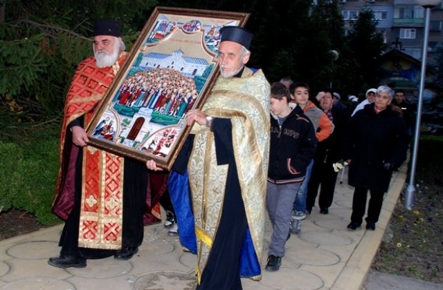 Димитровград посреща иконата на Баташките мъченици
