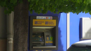 Крадец отмъкна портфейл с три дебитни карти с написани пинкодове