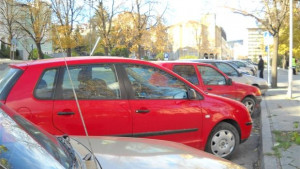 Основният поток коли по ул Карел Шкорпил част от Славянски
