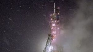 Союз се скачи с Международната космическа станция