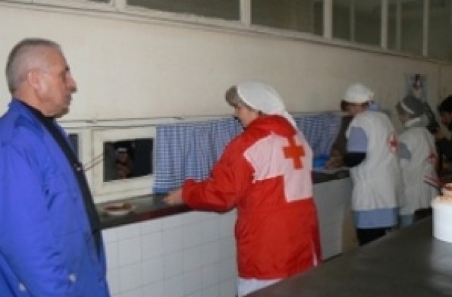 60 деца в Карнобат с Топъл обяд, 200 ще получат пакети с храни за Коледа
