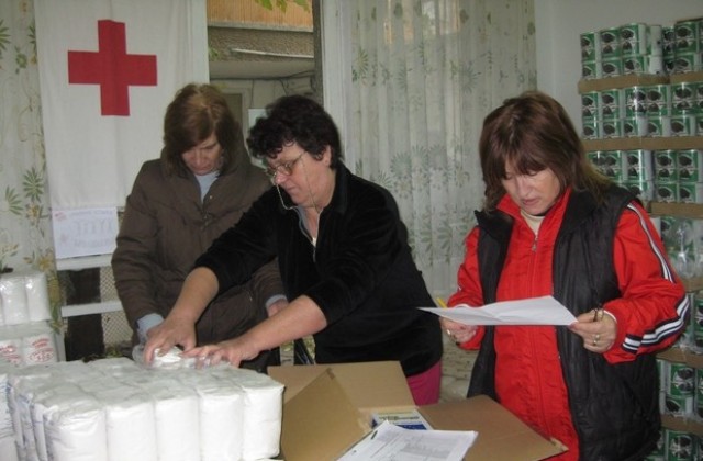 БЧК - Несебър раздава над 7 тона хранителни помощи