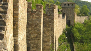 Патриаршията и зидове на Царевец се нуждаят от спешна реставрация