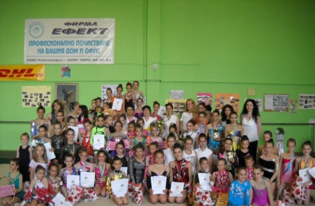 Кюстендилски гимнастички на турнир в Осиек