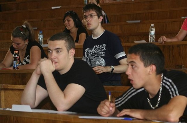 Фондации помагат на младите, които искат да следват в чужбина