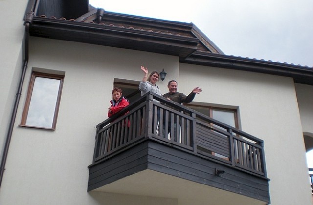 70 британци най-сетне получиха ключовете от жилищата си у нас