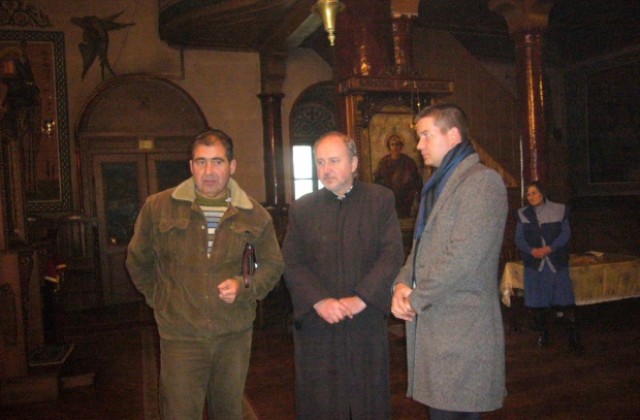 Панихида за жертвите на пътя
