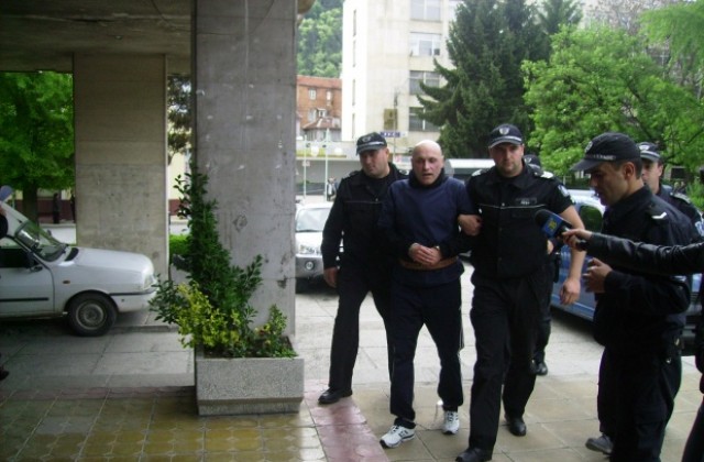 Затворникът Манолов спечели дело, заради неправилно използвани белезници и усмирителен колан