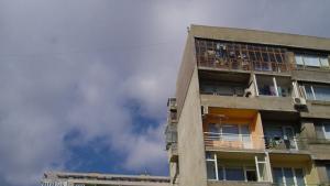 РДНСК засега няма да бута остъклените балкони на ул Бреза