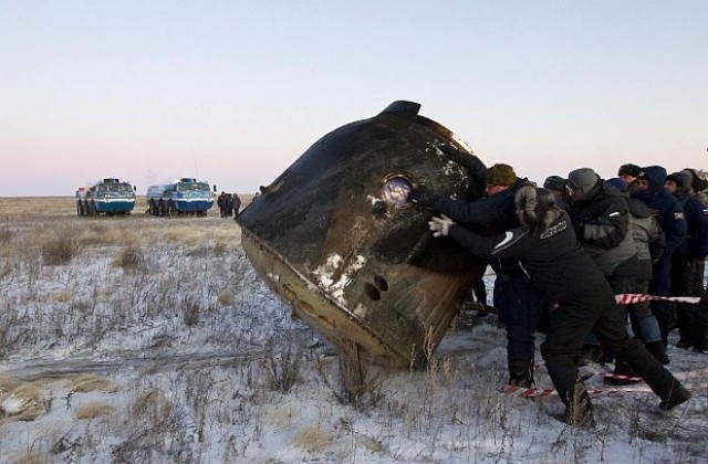Спускаемият апарат на кораба Союз се приземи в Казахстан