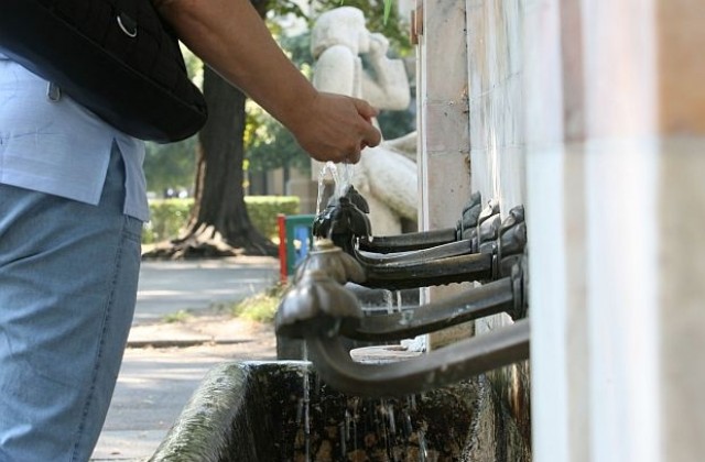 До пролетта от „Софийска вода” ремонтира чешмичката зад НХГ