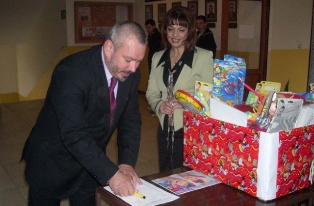 Ректор и декан дадоха старт на дарителска кампания