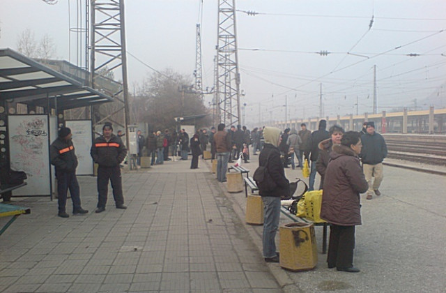 Ефективна ежедневна стачка сковава жп-транспорта