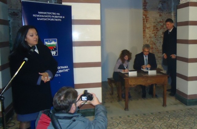 Подписаха договора за Леденика, очакват се туристи