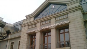 Две премиери в Театъра ремонтът на сградата е почти приключил