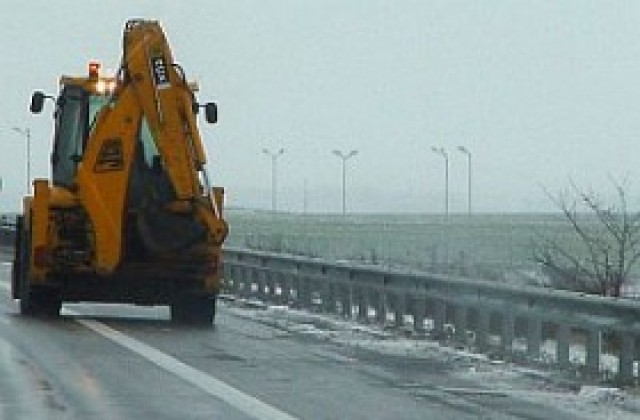 Въвеждат екопочистване на пътищата през зимата, нямало да е по-скъпо