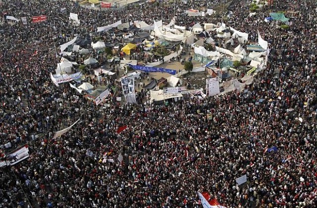 Десетки хиляди египтяни се събраха на площад Тахрир в Египет