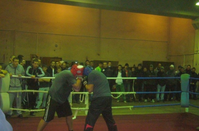 Боксьори от Кюстендил мериха сили с колеги от региона