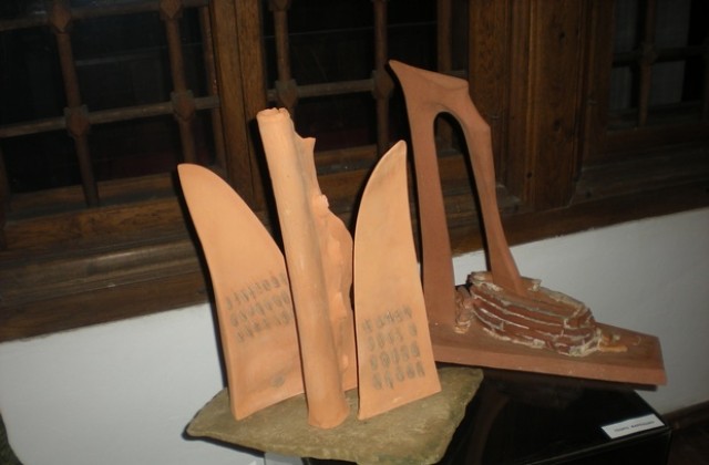 Керамични и стъклени пластики в Дечковата къща