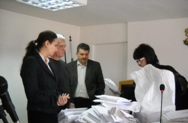 Много празни, недействителни бюлетини за ОС- Кюстендил
