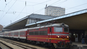 Влак отпътува от гара Горна Оряховица въпреки протеста
