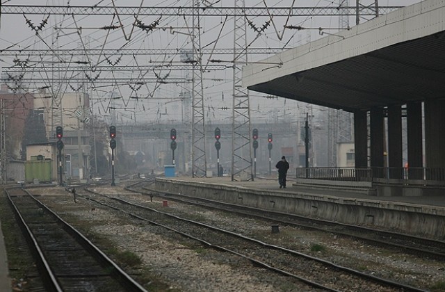 Четвърти ден стачка на русенската жп гара