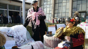 12 читалища показаха плетива в изложбабазар Златните ръце на баба