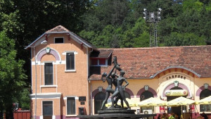 За пръв път днес спряха влаковете и на габровската гара