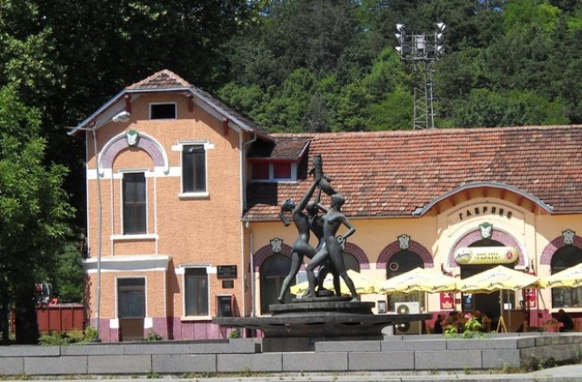 За пръв път днес спряха влаковете и на габровската гара