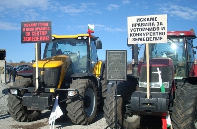 Земеделци от В. Търново и Павликени протестират до Пушевския кантон