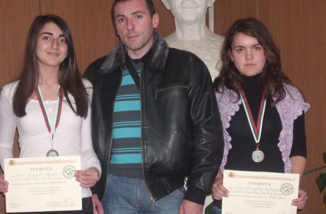 Биолози от ПМГ Враца - отличници в национално състезание