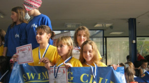 Плувците на Ирис се представиха достойно на международен турнир в