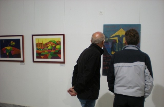 Нова изложба в ДХС